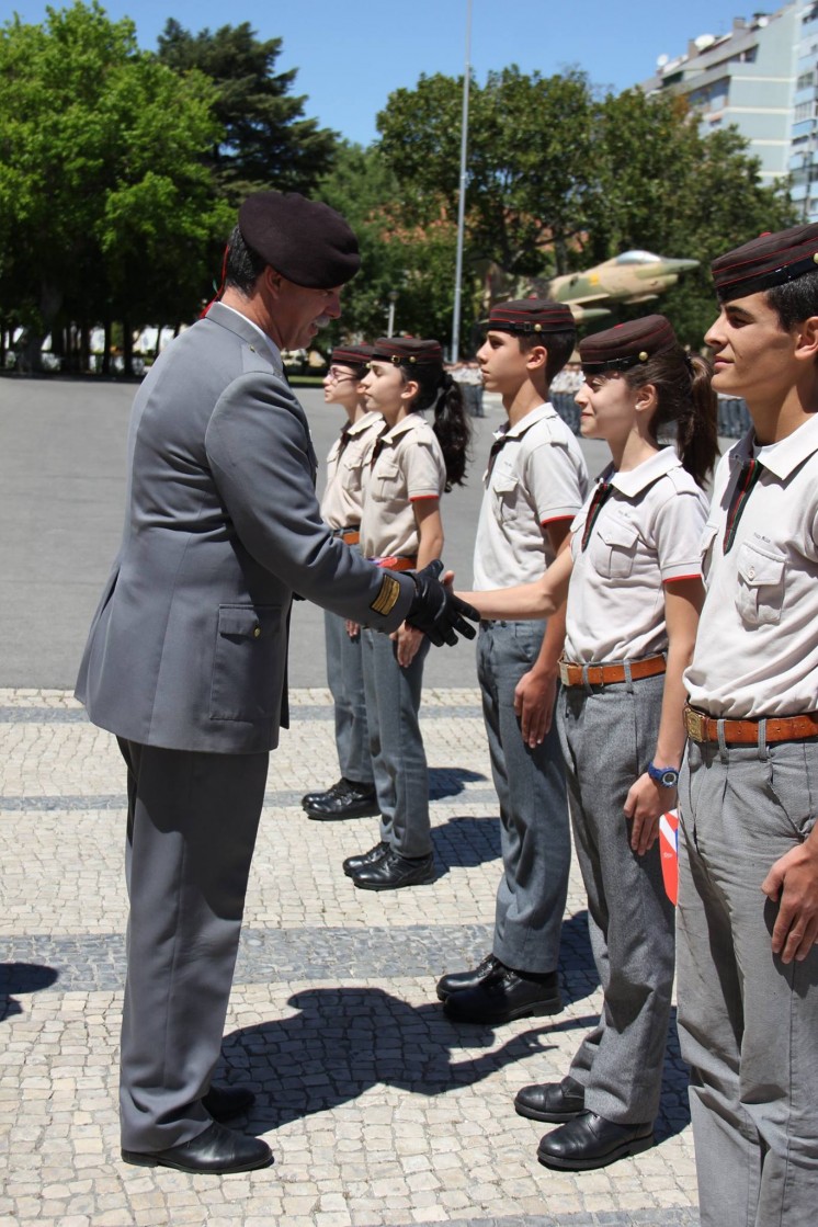 Cerimónia de entrega dos troféus à Direcção do Colégio Militar